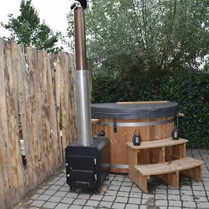 idyllische-loft-met-heerlijke-hottub.eindhoven-hotels.net/
