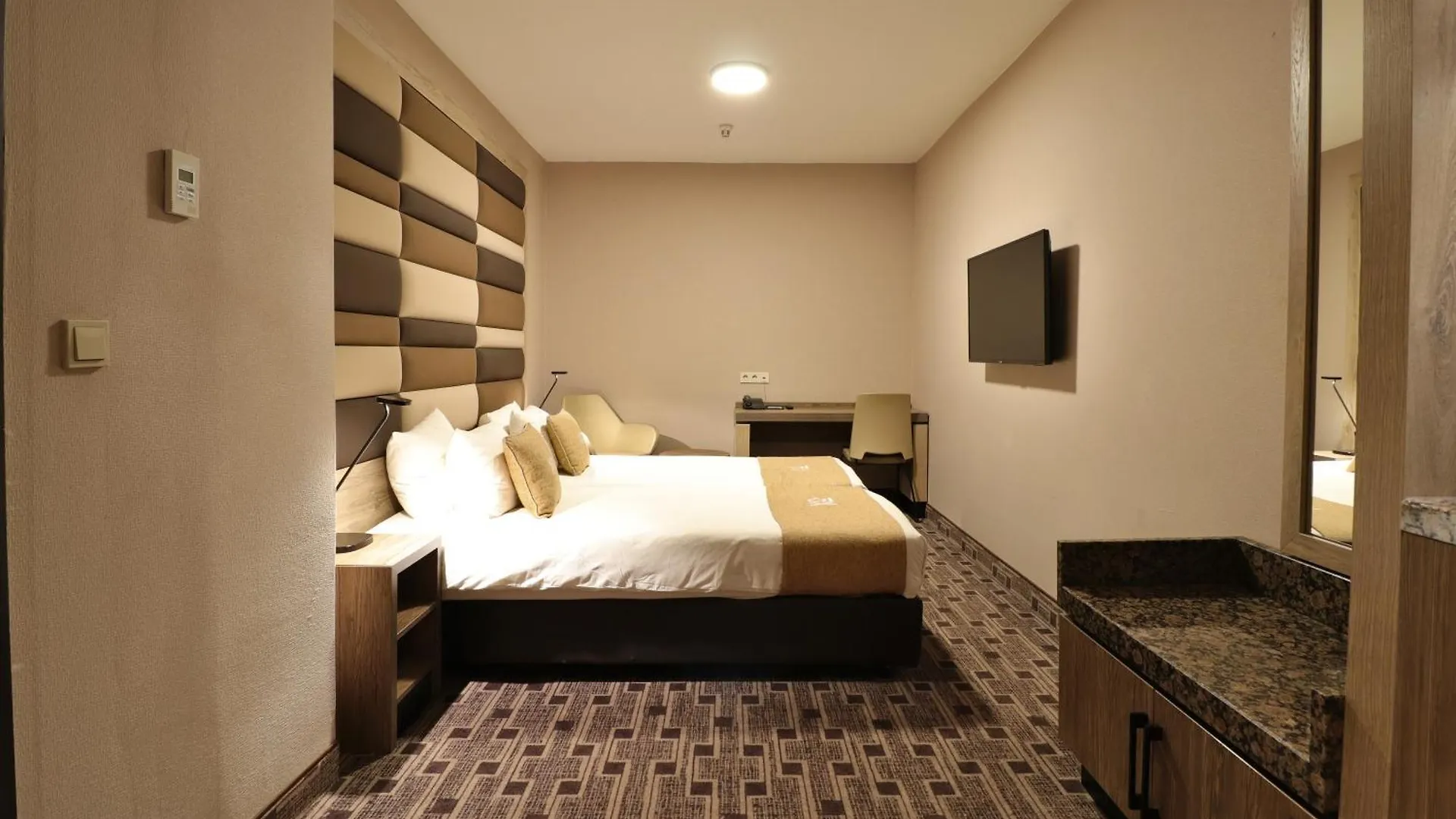 Xo Hotels Blue Square Amsterdam 3*,